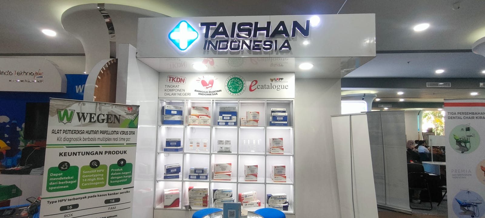 Display produk TALKIN di pameran